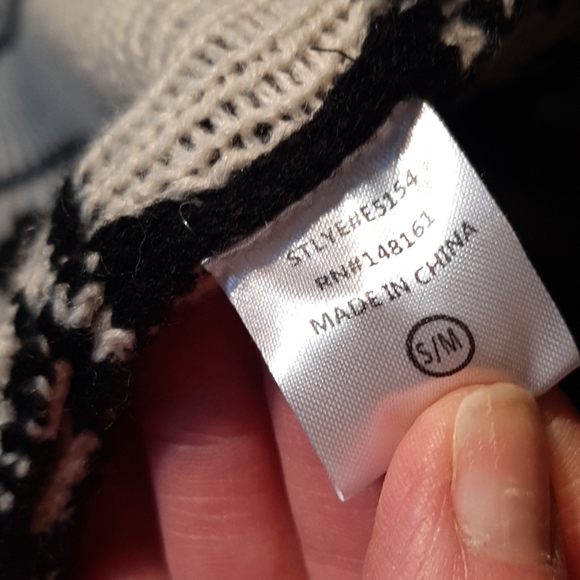 Black White Blanket Pattern S/M long sweater - Picture 7 of 7